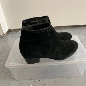 Aldo ankle boots in black size 6